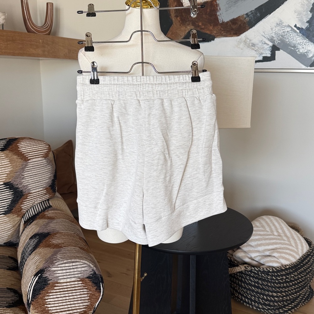 Varley Atrium High Rise Shorts - Picture 4 of 12